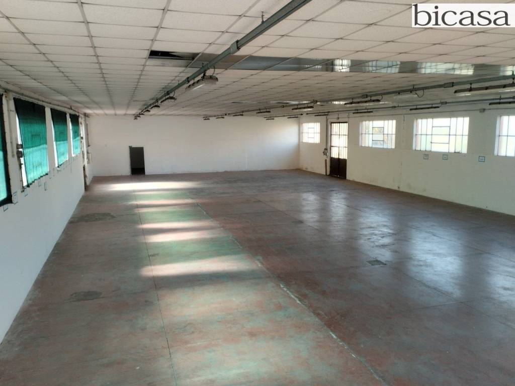 capannone in vendita a Pesaro in zona Soria