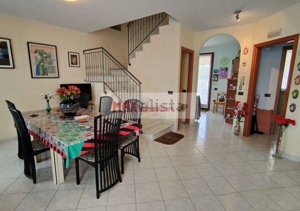 casa indipendente in vendita a Pesaro in zona Villa Ceccolini