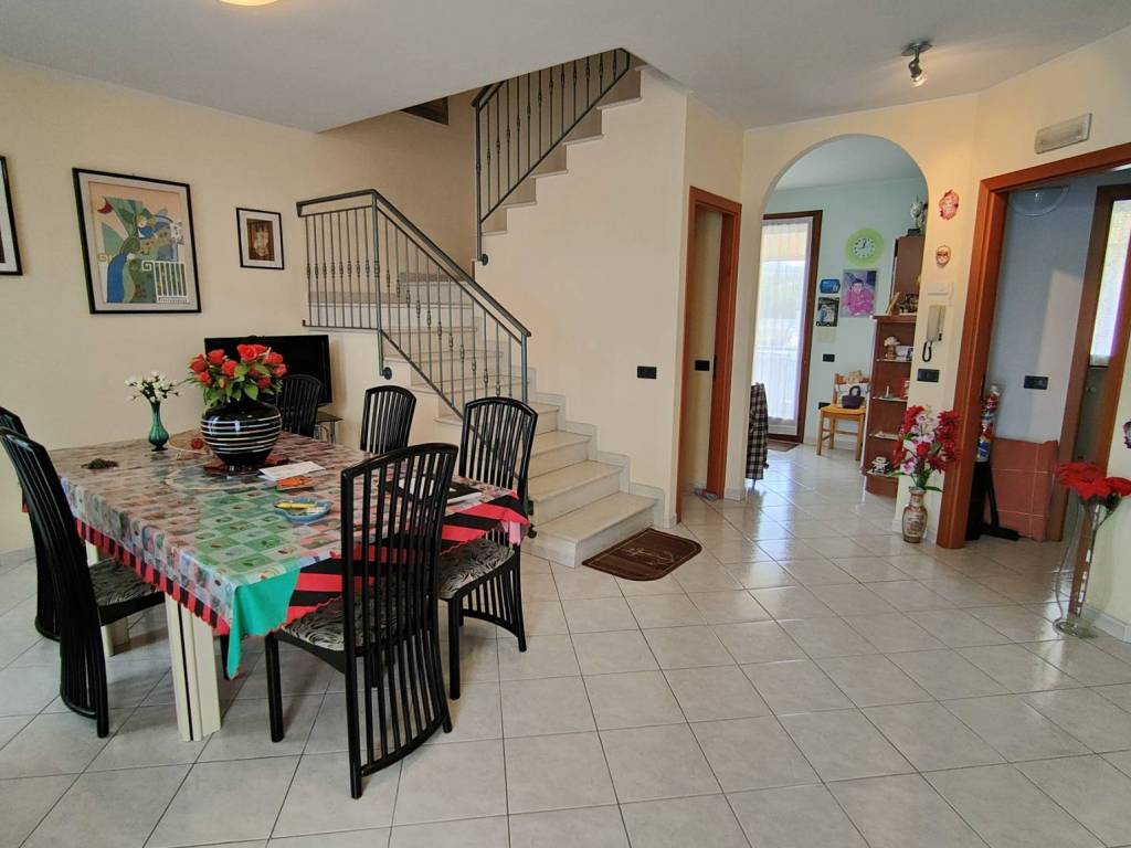 casa indipendente in vendita a Pesaro