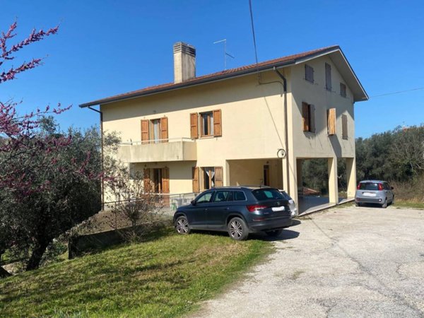 appartamento in vendita a Pesaro in zona Trebbiantico