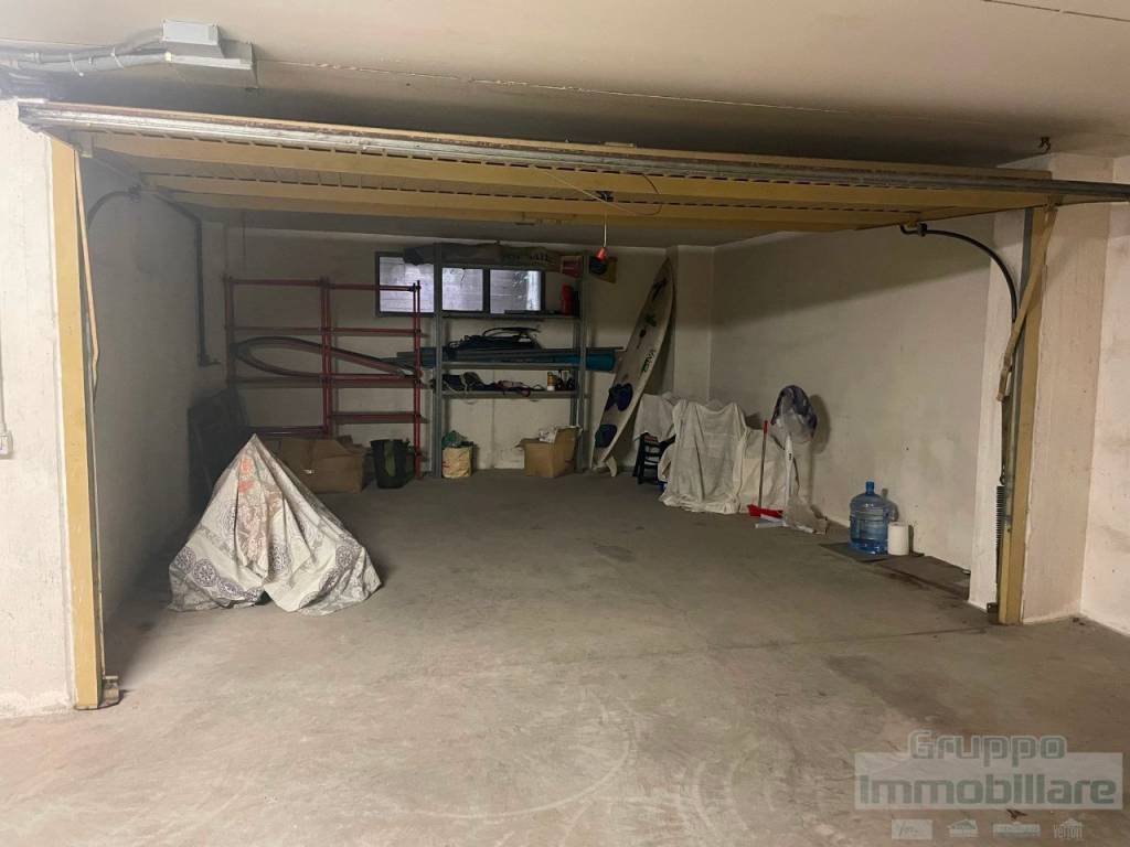 locale di sgombero in vendita a Pesaro in zona Baia Flaminia