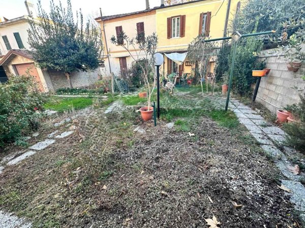 casa indipendente in vendita a Pesaro in zona Pantano