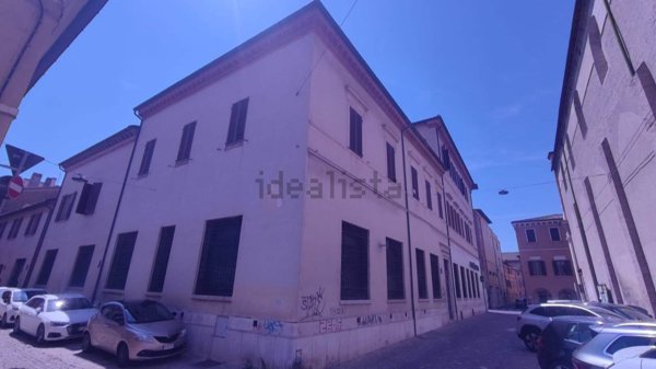 ufficio in vendita a Pesaro in zona Centro Città