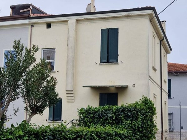 casa indipendente in vendita a Pesaro in zona Soria