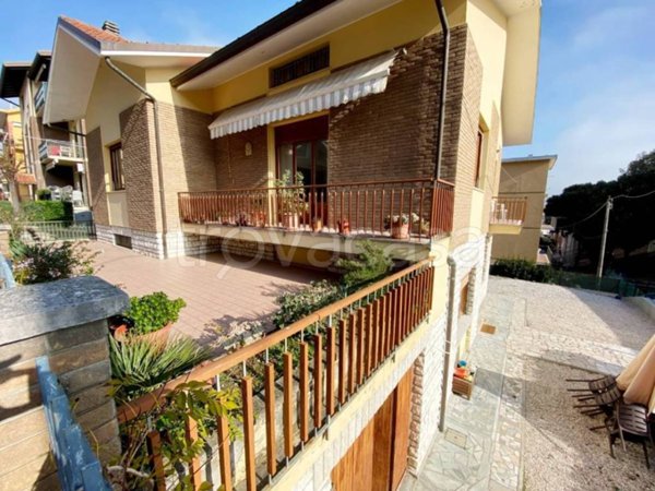 casa indipendente in vendita a Pesaro in zona Soria