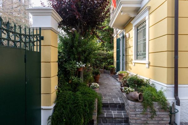 casa indipendente in vendita a Pesaro in zona Mare