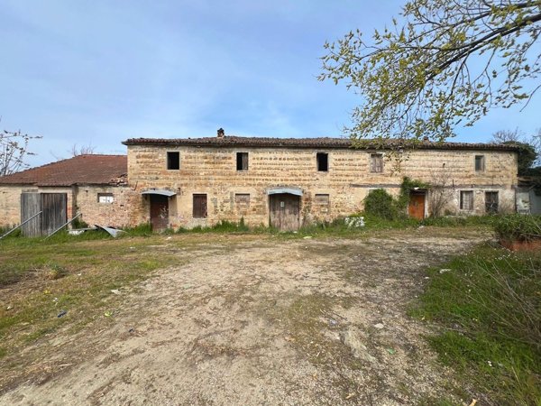 casale in vendita a Pesaro in zona Tre Ponti