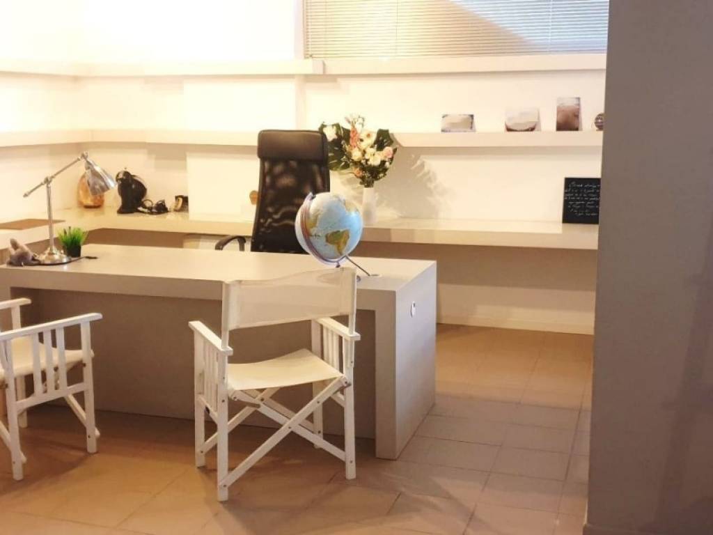 negozio in vendita a Pesaro in zona Centro Città