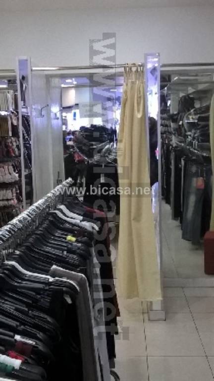 negozio in vendita a Pesaro in zona Pantano