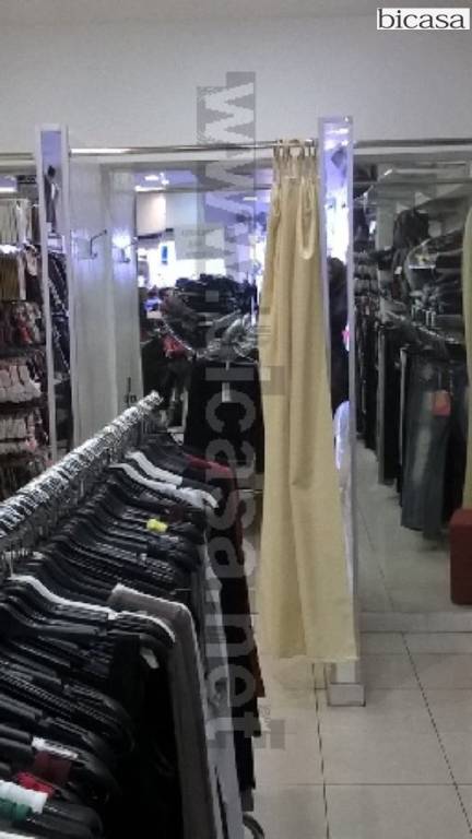 negozio in vendita a Pesaro in zona Pantano