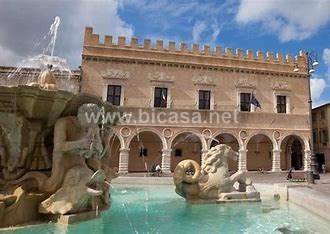 negozio in vendita a Pesaro in zona Muraglia