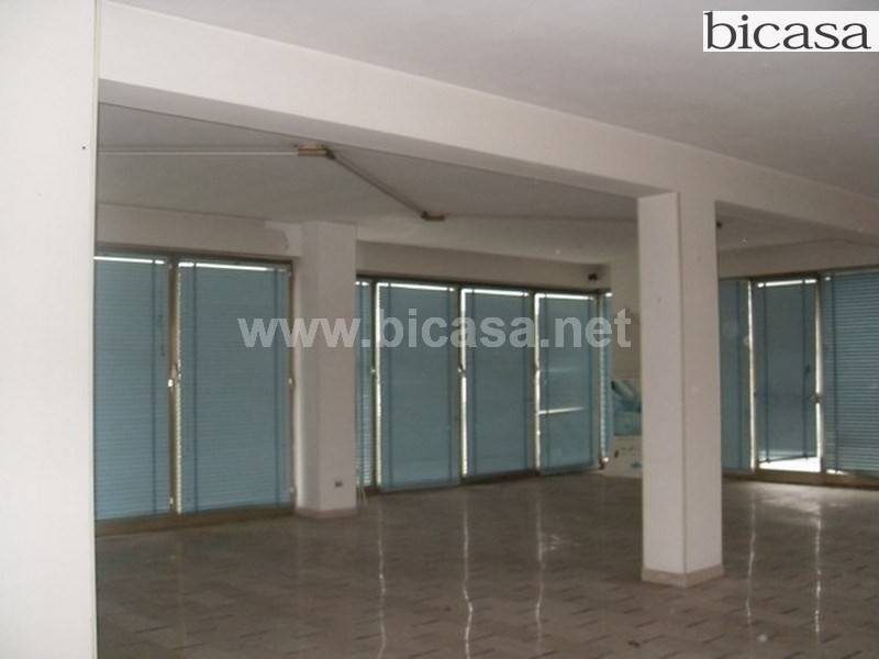 negozio in vendita a Pesaro in zona Pantano