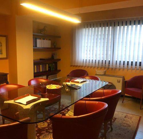 ufficio in vendita a Pesaro in zona Tre Ponti