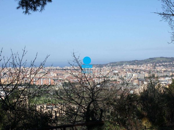 casa indipendente in vendita a Pesaro in zona Santa Veneranda