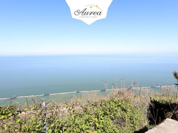 casa indipendente in vendita a Pesaro in zona Tre Ponti