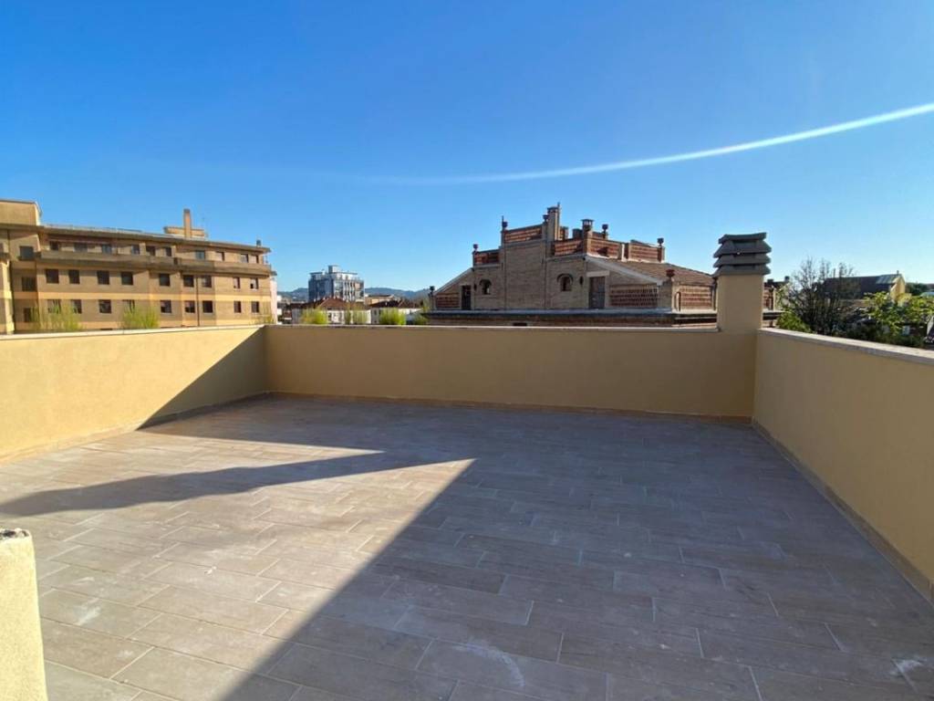 appartamento in vendita a Pesaro in zona Mare