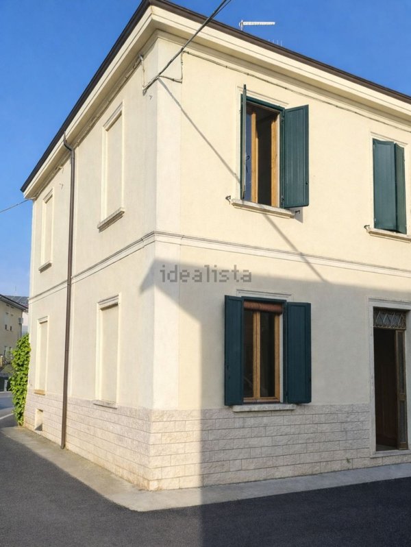 casa indipendente in vendita a Pesaro in zona Centro Città