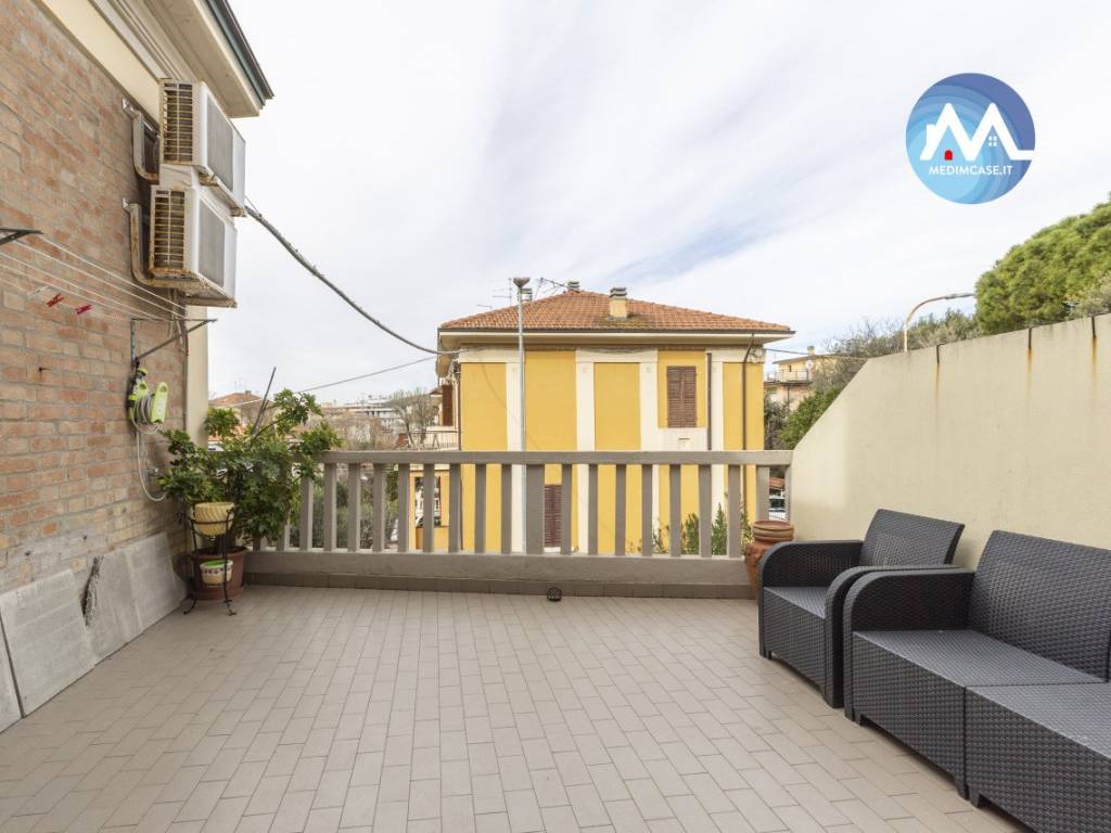 casa indipendente in vendita a Pesaro in zona Loreto