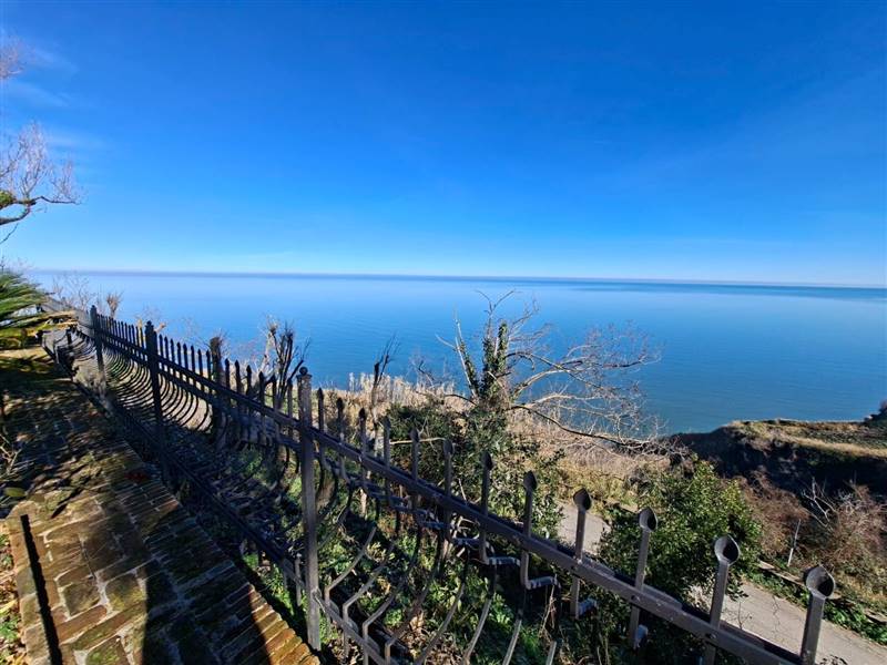 casa indipendente in vendita a Pesaro in zona Mare