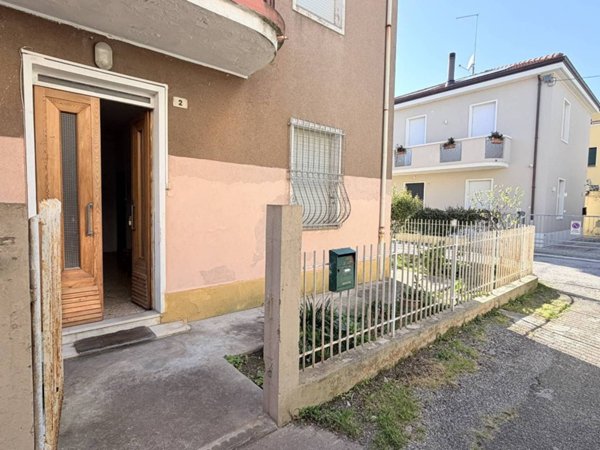 casa indipendente in vendita a Pesaro in zona Mare