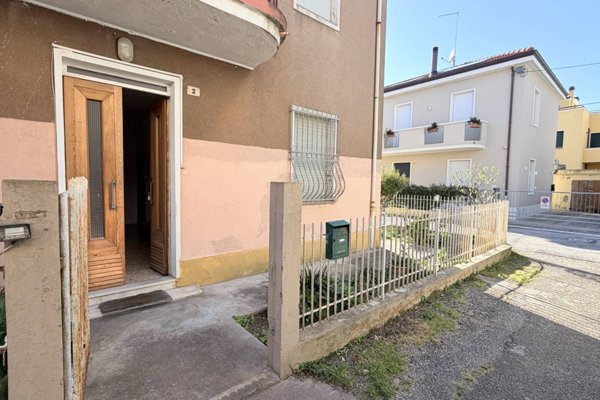 casa indipendente in vendita a Pesaro in zona Mare