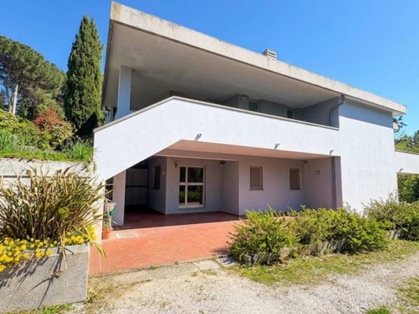 casa indipendente in vendita a Pesaro in zona Trebbiantico