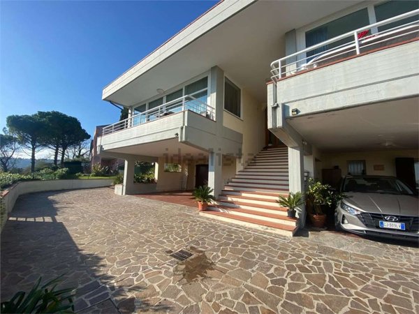 casa indipendente in vendita a Pesaro in zona Mare