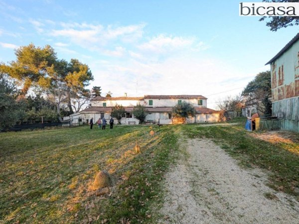 casale in vendita a Pesaro in zona Borgo Santa Maria