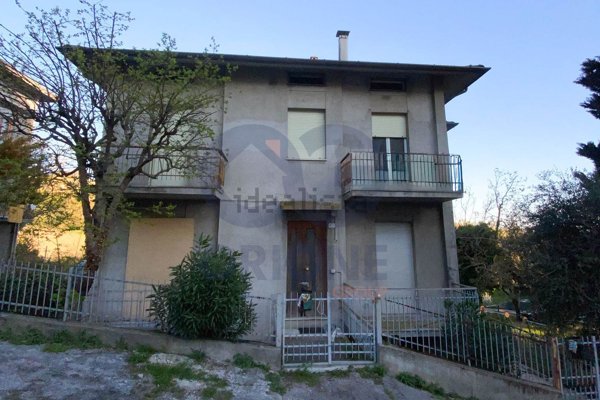 casa indipendente in vendita a Pesaro