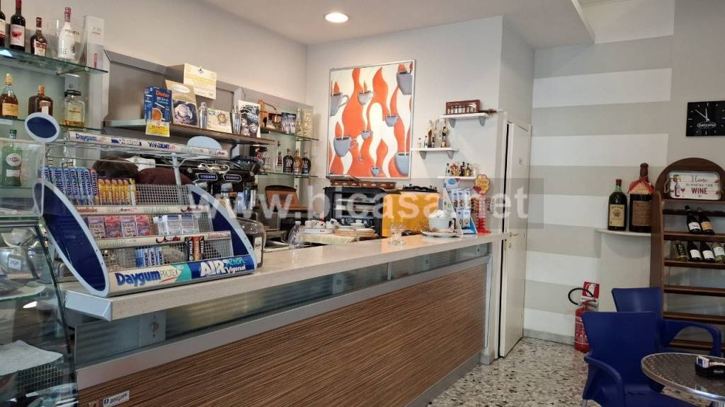 negozio in vendita a Pesaro in zona Mare
