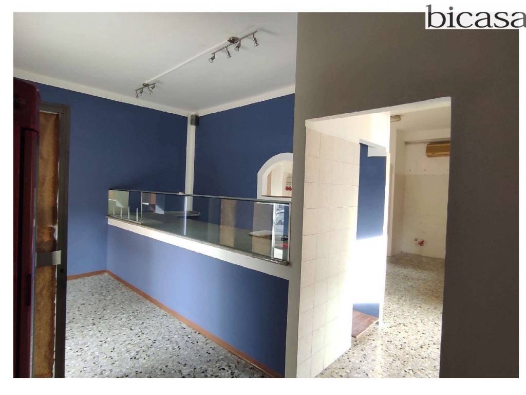 negozio in vendita a Pesaro in zona Santa Veneranda