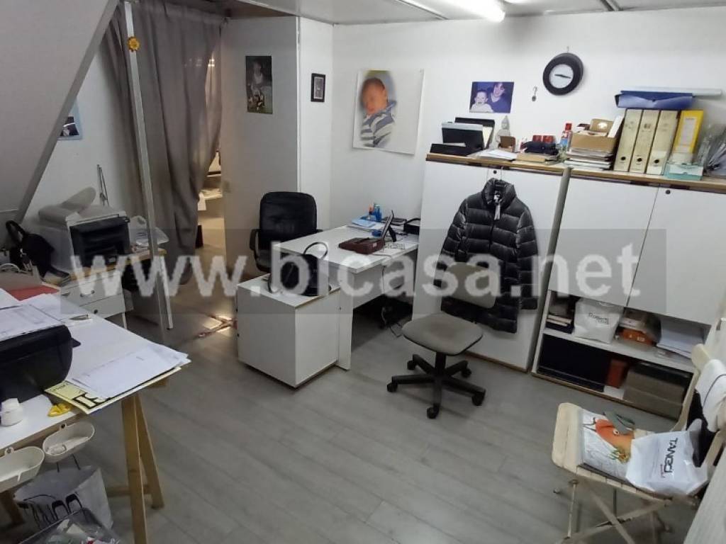 negozio in vendita a Pesaro in zona Montegranaro