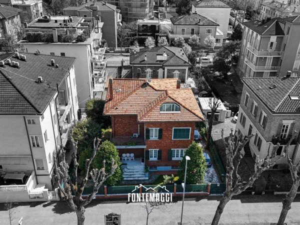casa indipendente in vendita a Pesaro in zona Mare