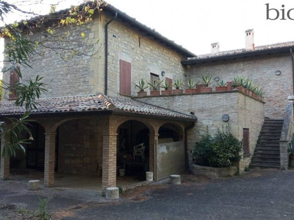 casa indipendente in vendita a Pesaro in zona Novilara