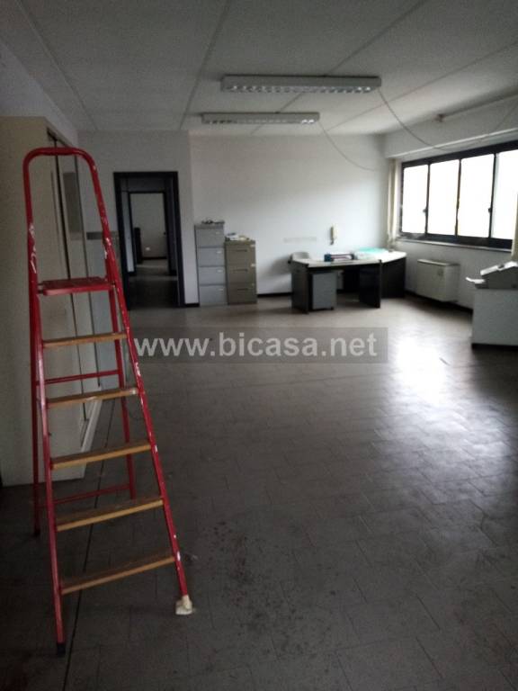 ufficio in vendita a Pesaro in zona Tre Ponti