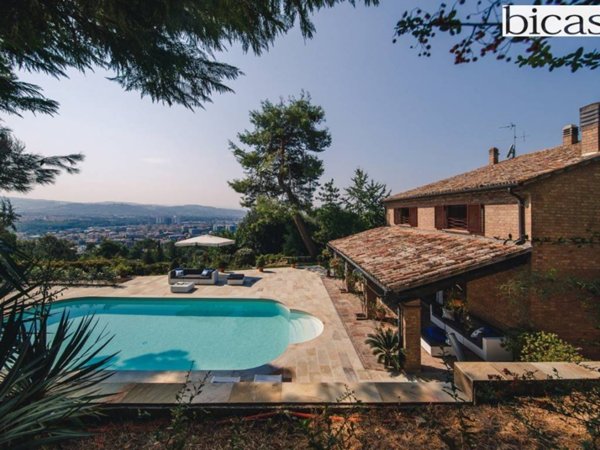 casa indipendente in vendita a Pesaro in zona San Bartolo