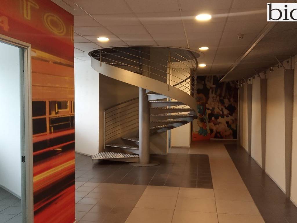 ufficio in vendita a Pesaro in zona Cattabrighe