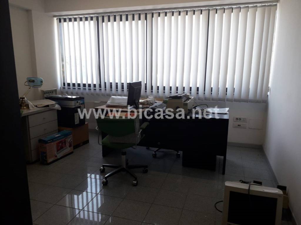 ufficio in vendita a Pesaro in zona Vismara