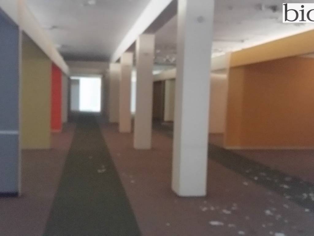 negozio in vendita a Pesaro in zona Vismara