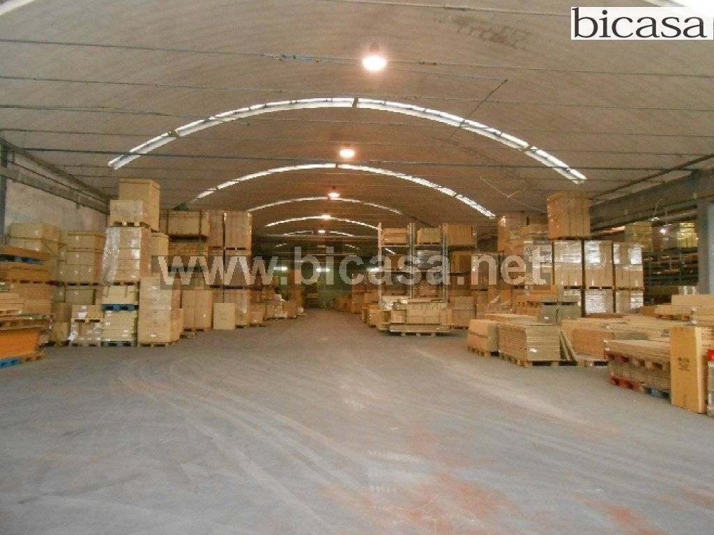 locale commerciale in vendita a Pesaro in zona Candelara