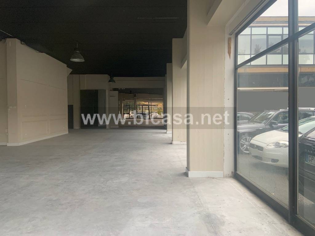 locale commerciale in vendita a Pesaro in zona Cattabrighe