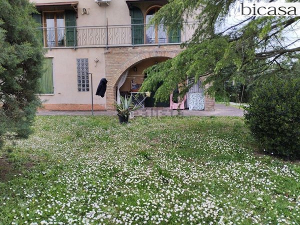 casa indipendente in vendita a Pesaro in zona Ginestreto