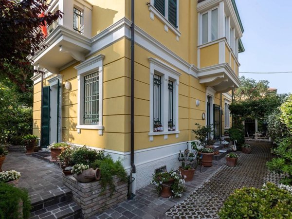 casa indipendente in vendita a Pesaro in zona Mare