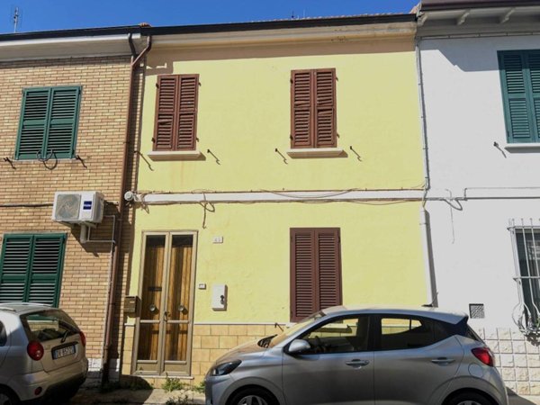 casa indipendente in vendita a Pesaro in zona Soria