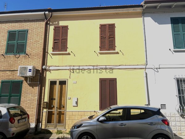 casa indipendente in vendita a Pesaro in zona Soria