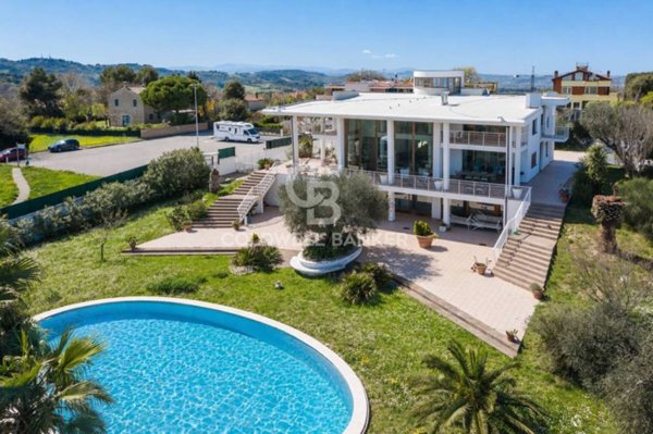 casa indipendente in vendita a Pesaro in zona Mare