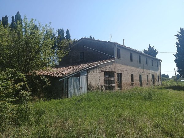 casale in vendita a Pesaro in zona Novilara