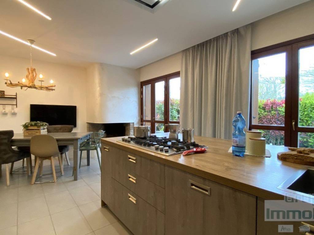 casa indipendente in vendita a Pesaro in zona Villa Fastiggi