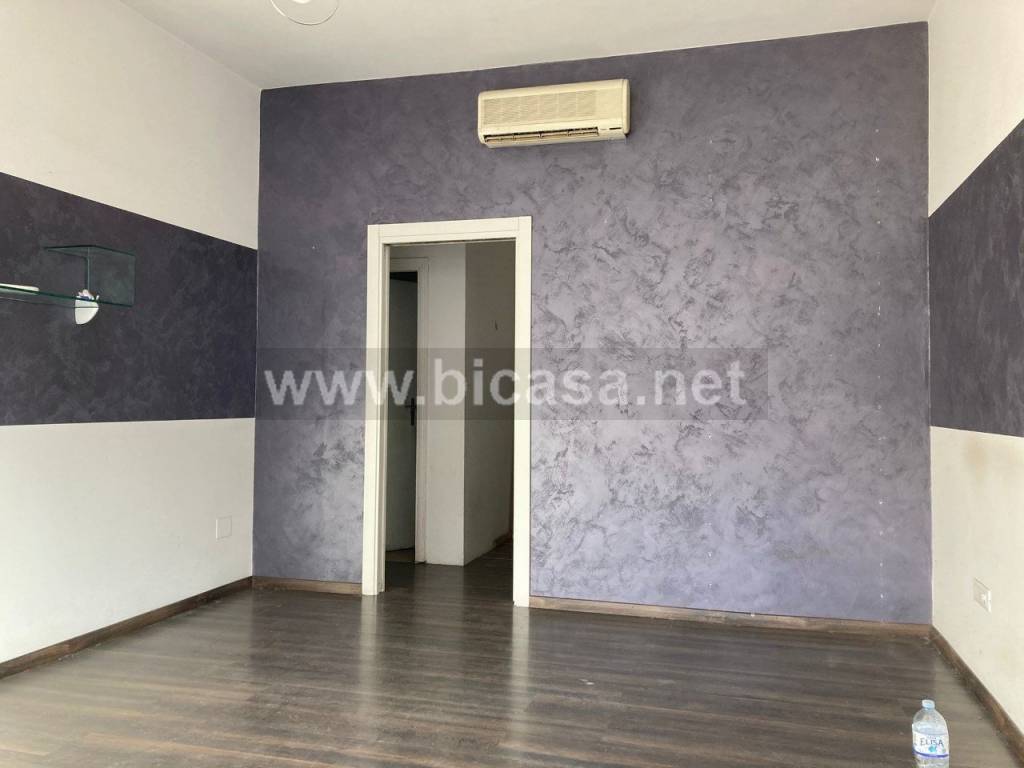 negozio in vendita a Pesaro in zona Pantano