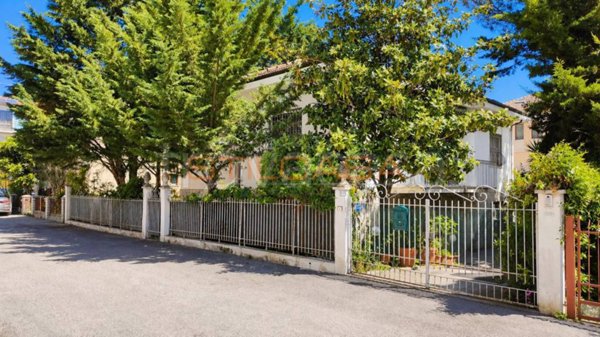 casa indipendente in vendita a Pesaro in zona Pantano